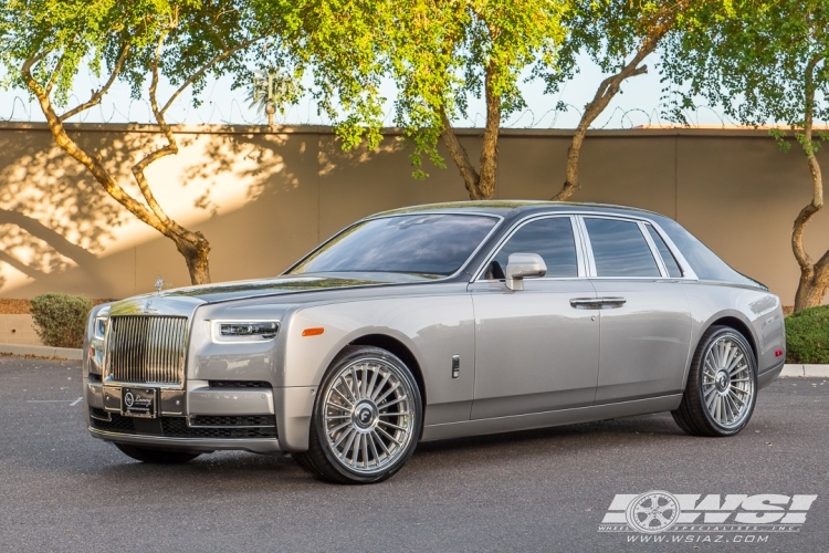 2018 Rolls-Royce Phantom with 24" Forgiato Tecnica 3.1-R in Custom wheels