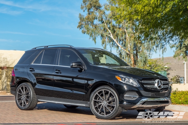 2017 Mercedes-Benz GLE/ML-Class with 22" Vossen CVT in Gloss Graphite wheels