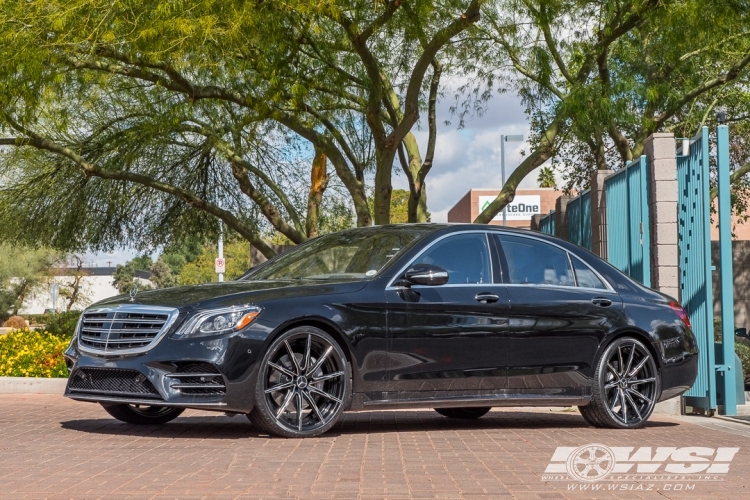 2018 Mercedes-Benz S-Class with 22" Lexani CSS-15 in Gloss Black (CNC Accents) wheels