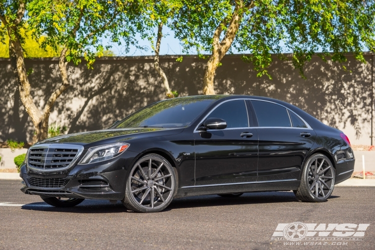 2015 Mercedes-Benz S-Class with 22" Vossen CVT in Gloss Graphite wheels