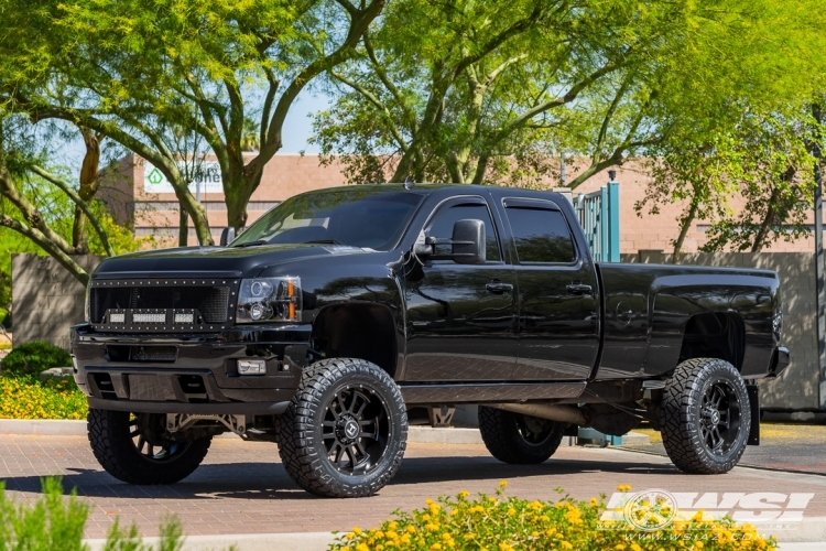 2013 Chevrolet Silverado 3500HD with 22" Hostile Off Road H107 Gauntlet in Satin Black (Asphalt) wheels