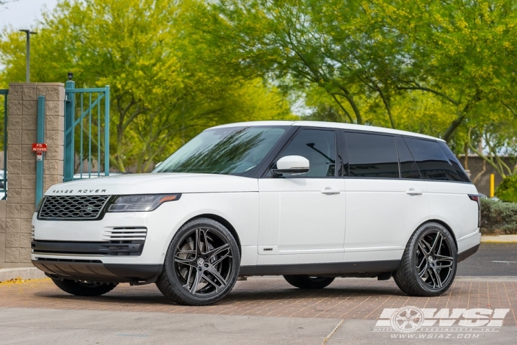 2018 Land Rover Range Rover with 22" Lexani Bavaria in Black (Machined Accents) wheels