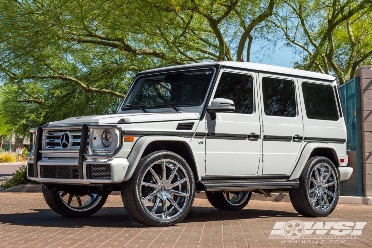 2018 Mercedes-Benz G-Class with 24" Lexani CSS-15 CVR in Chrome wheels