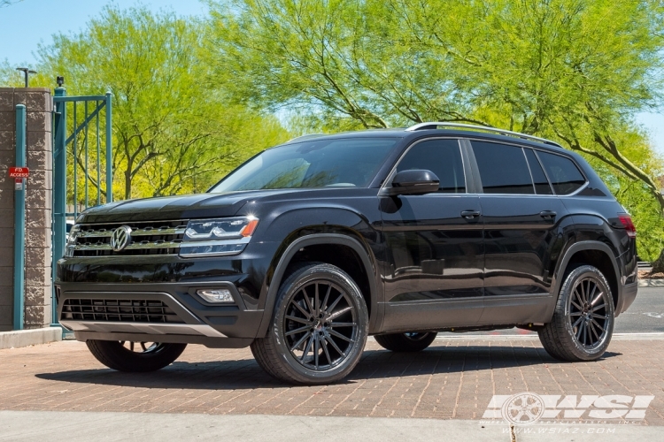 2018 Volkswagen Atlas with 20" Gianelle Verdi in Gloss Black wheels