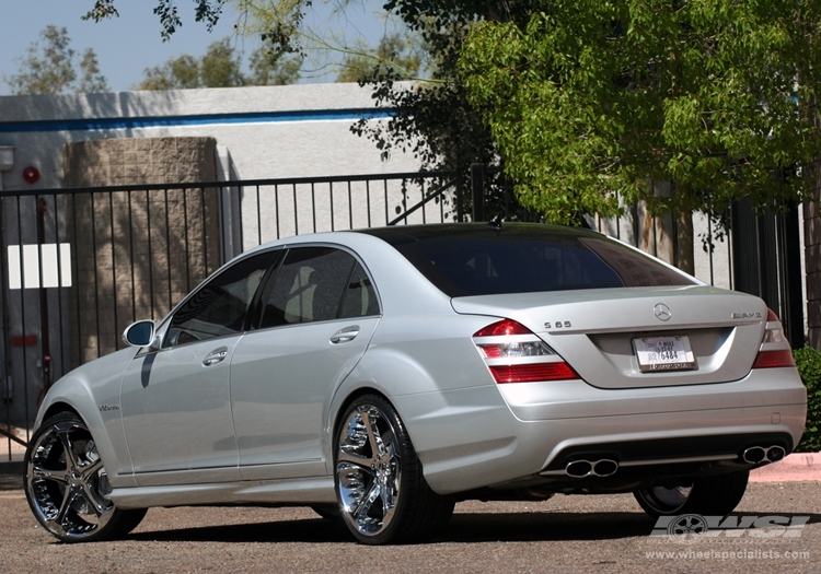 2007 Mercedes-Benz S-Class with 22" Giovanna Dalar-5 in Chrome wheels