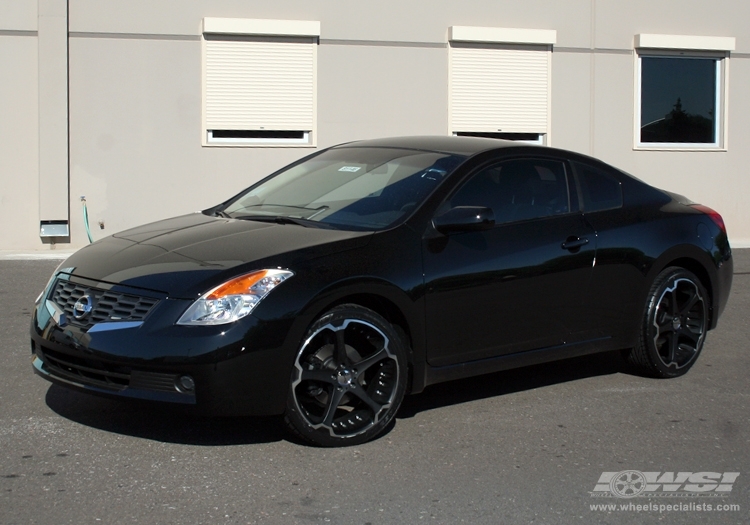 2009 Nissan Altima with 20" Giovanna Dalar-5 in Machined Black wheels