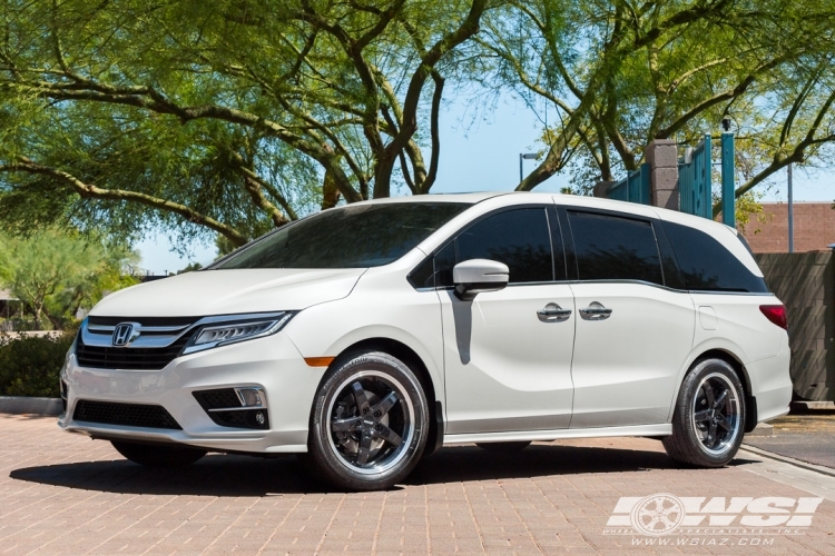 2018 Honda Odyssey with 19" Petrol P1B in Gloss Black (Machined Lip) wheels