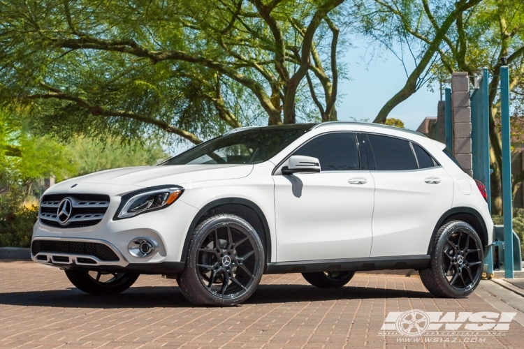 2018 Mercedes-Benz GLA-Class with 20" Giovanna Haleb in Gloss Black wheels