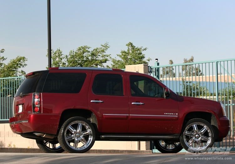 2007 GMC Yukon with 24" Giovanna Closeouts Gianelle Steep-6 in Chrome wheels