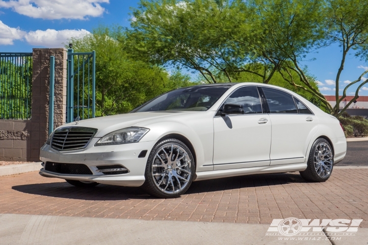 2011 Mercedes-Benz S-Class with 20" Giovanna Kilis in Chrome wheels