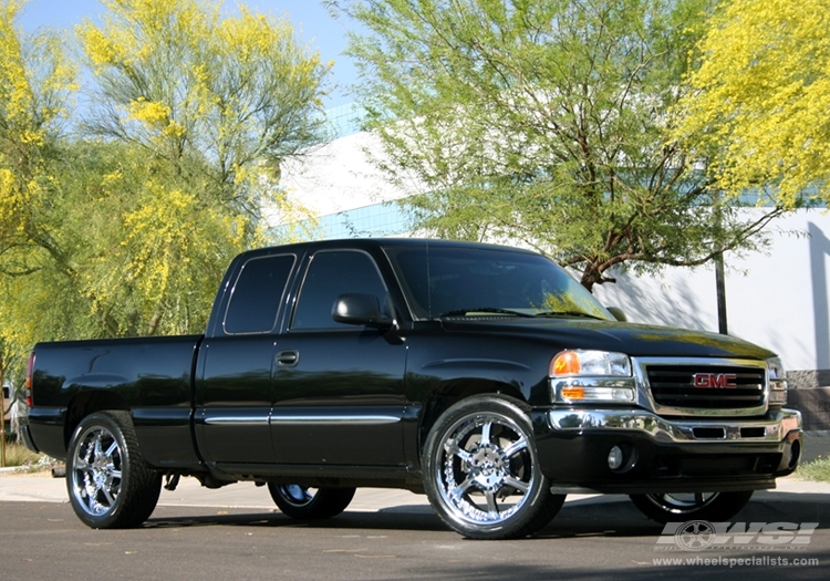 2006 GMC Sierra 1500 with 22" Giovanna Closeouts Gianelle Spezia-6 in Chrome wheels