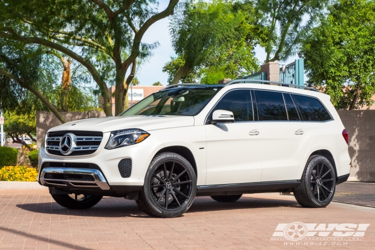 2019 Mercedes-Benz GLS/GL-Class with 22" Koko Kuture Le Mans in Gloss Black wheels