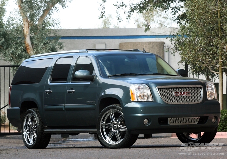 2007 GMC Yukon with 24" Giovanna Closeouts Gianelle Steep-6 in Chrome wheels