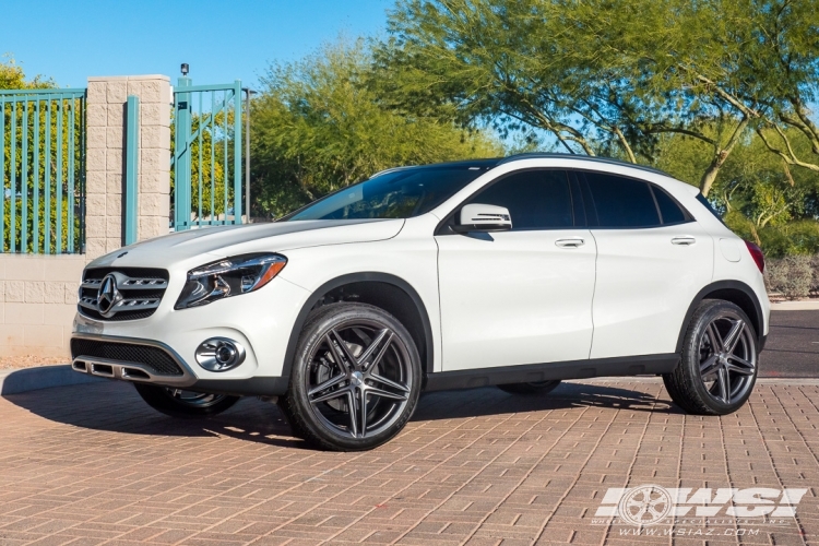 2019 Mercedes-Benz GLA-Class with 20" Vossen VFS-5 in Gloss Graphite wheels