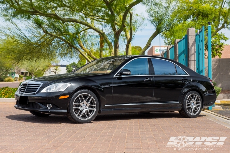 2008 Mercedes-Benz S-Class with 19" Mandrus Otto in Gunmetal Machined wheels