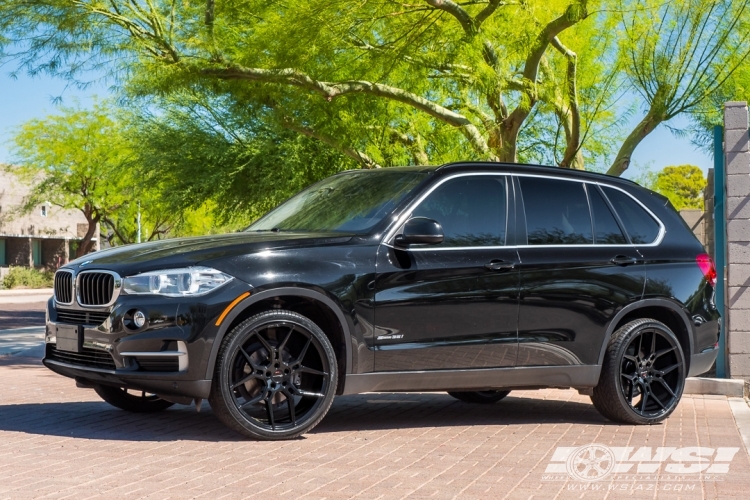 2015 BMW X5 with 22" Giovanna Haleb in Gloss Black wheels