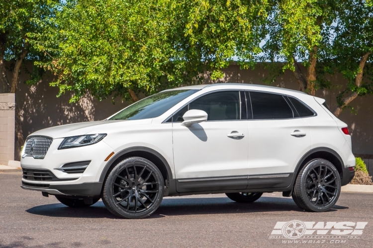 2019 Lincoln MKC with 20" Giovanna Kilis in Gloss Black wheels