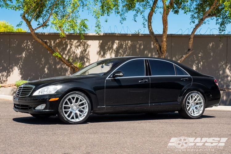 2007 Mercedes-Benz S-Class with 20" Giovanna Shaki in Machined Silver wheels
