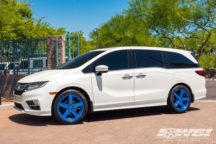 2018 Honda Odyssey with 20" Giovanna Dramuno-5 in Gloss Black wheels