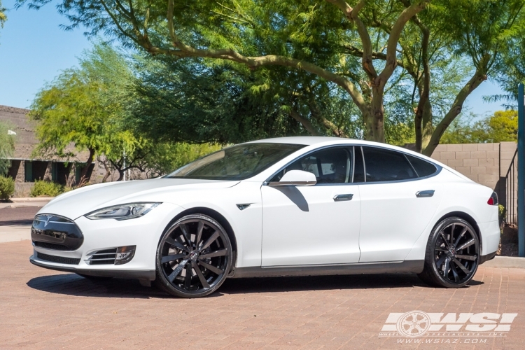 2013 Tesla Model S with 22" Koko Kuture Kapan in Gloss Black wheels