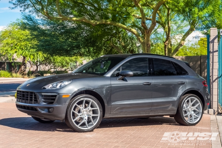 2018 Porsche Macan with 22" Gianelle Dilijan in Silver Machined wheels
