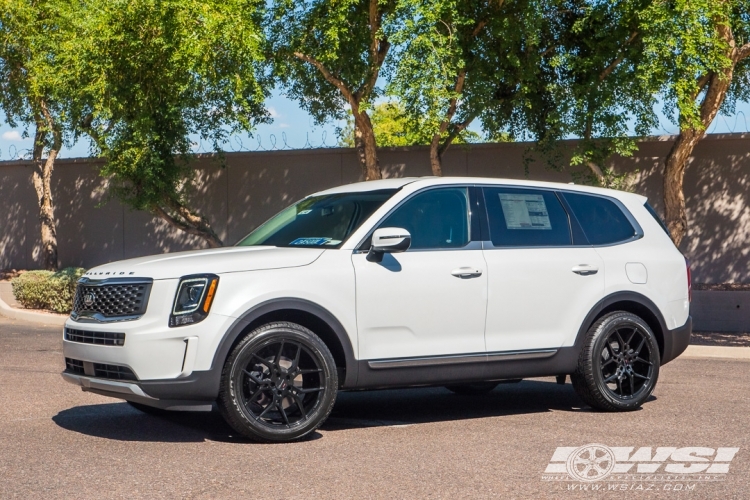 2020 Kia Telluride with 20" Giovanna Haleb in Chrome wheels