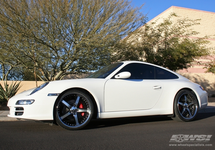 2007 Porsche 911 with 20" Maya DLS in Chrome wheels