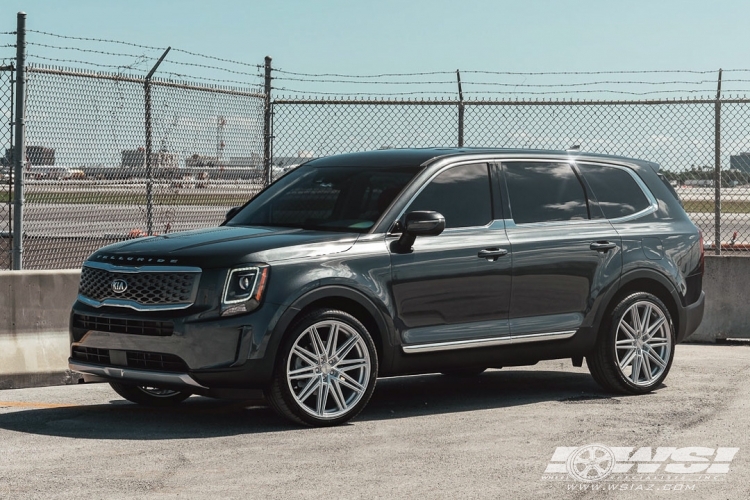 2020 Kia Telluride with 22" Vossen CV10 in Silver Polished wheels