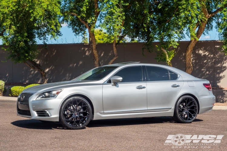 2014 Lexus LS with 22" Gianelle Monte Carlo in Gloss Black wheels