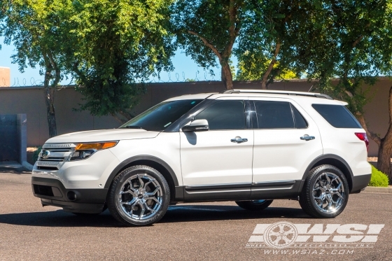 2015 Ford Explorer with 20" MKW M121 in Chrome wheels