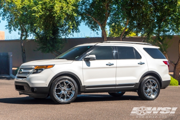 2015 Ford Explorer with 20" MKW M121 in Chrome wheels