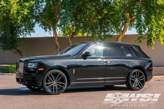 2019 Rolls-Royce Cullinan with 24" Lexani Venom in Gloss Black (CNC Accents) wheels