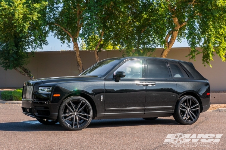 2019 Rolls-Royce Cullinan with 24" Lexani Venom in Gloss Black (CNC Accents) wheels