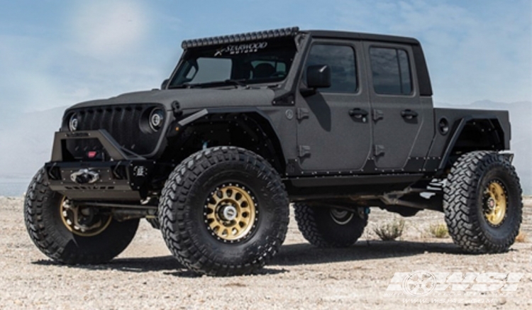 2020 Jeep Gladiator with 17" Method Race Wheels MR315 in Gold (Black Lip) wheels