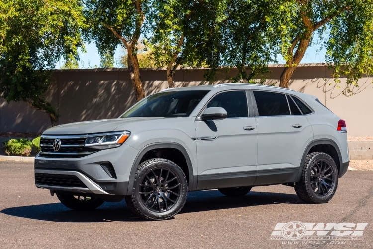 2020 Volkswagen Atlas with 20" Giovanna Kilis in Gloss Black wheels