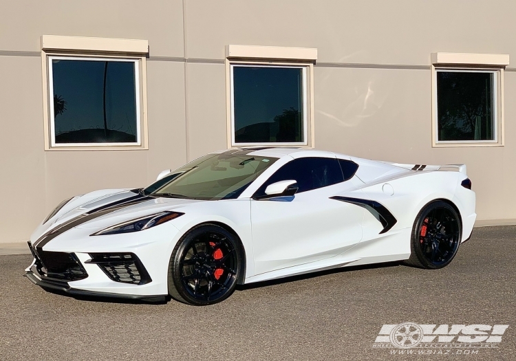 2021 Chevrolet Corvette with 20" Vossen HF-5 in Gloss Black wheels