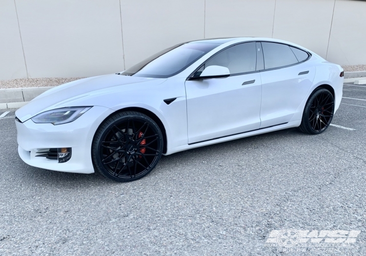 2020 Tesla Model S with 22" GFG Forged FM-800 in Custom wheels