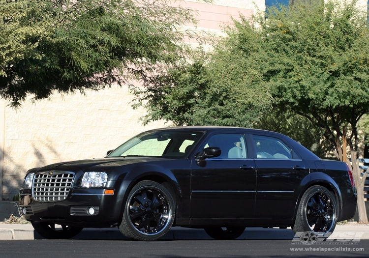 2007 Chrysler 300C with 22" Vagare V05-Damage in Gloss Black (Discontinued) wheels