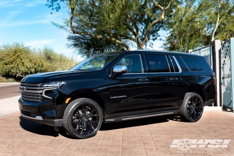 2021 Chevrolet Suburban with 24" Vossen HF6-4 in Gloss Black wheels