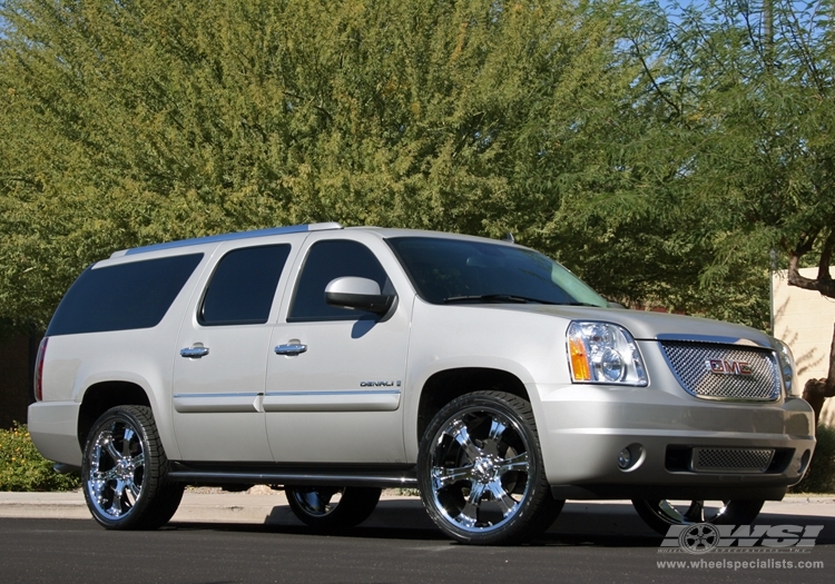 2007 GMC Yukon with 24" MKW Closeouts B26 in Chrome wheels