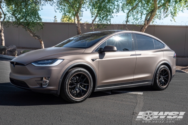 2017 Tesla Model X with 20" Lexani R-Twelve in Custom wheels