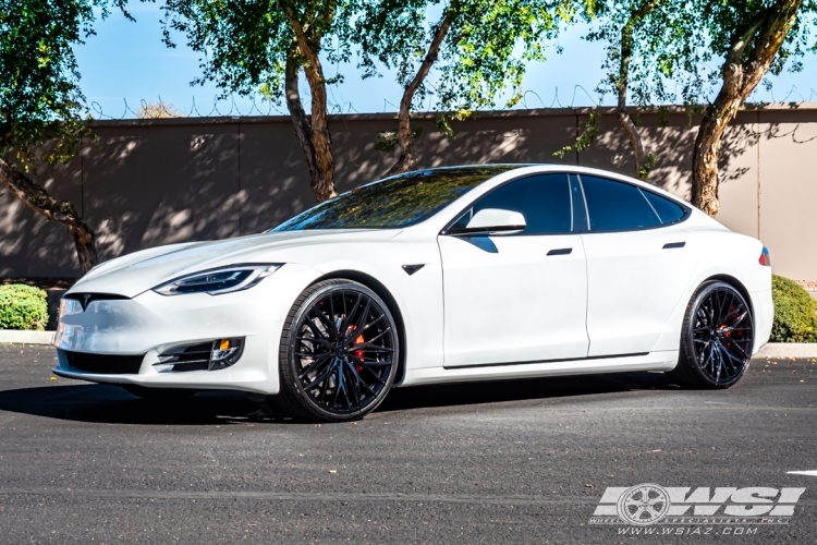 2020 Tesla Model S with 22" Lexani Aries in Gloss Black wheels