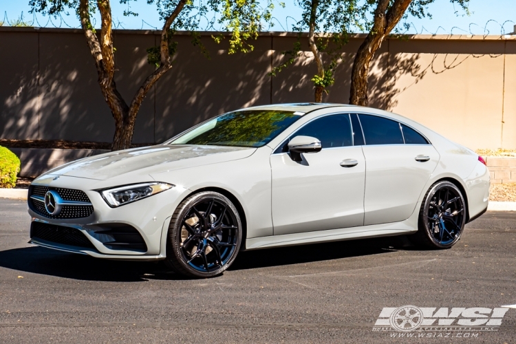 2021 Mercedes-Benz CLS-Class with 21" Vossen HF-5 in Gloss Black wheels