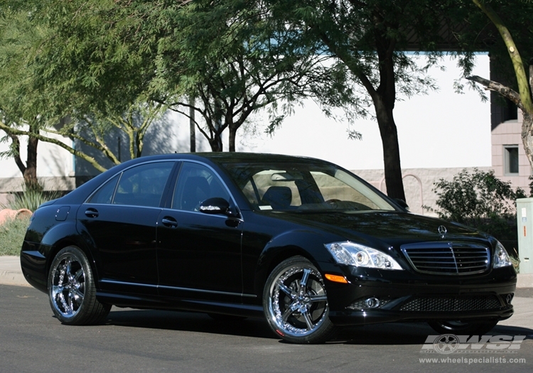 2007 Mercedes-Benz S-Class with 20" Gianelle Spezia-5 in Chrome wheels