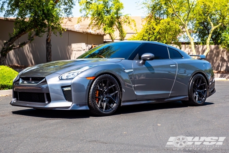 2017 Nissan GTR with 20" Vossen HF-5 in Satin Black wheels