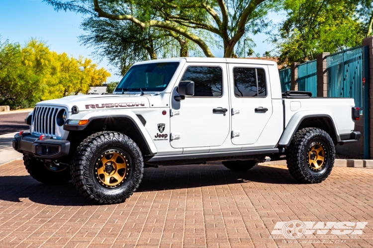 2020 Jeep Gladiator with 17" Method Race Wheels MR310 Con 6 in Bronze (Black Lip) wheels