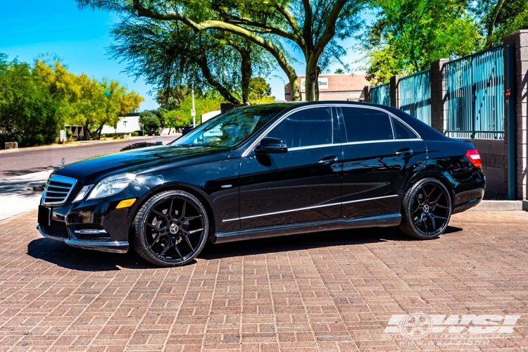 2012 Mercedes-Benz E-Class with 20" Giovanna Haleb in Gloss Black wheels