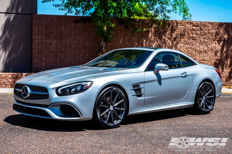 2017 Mercedes-Benz SL-Class with 20" Vossen VFS-10 in Gloss Graphite wheels