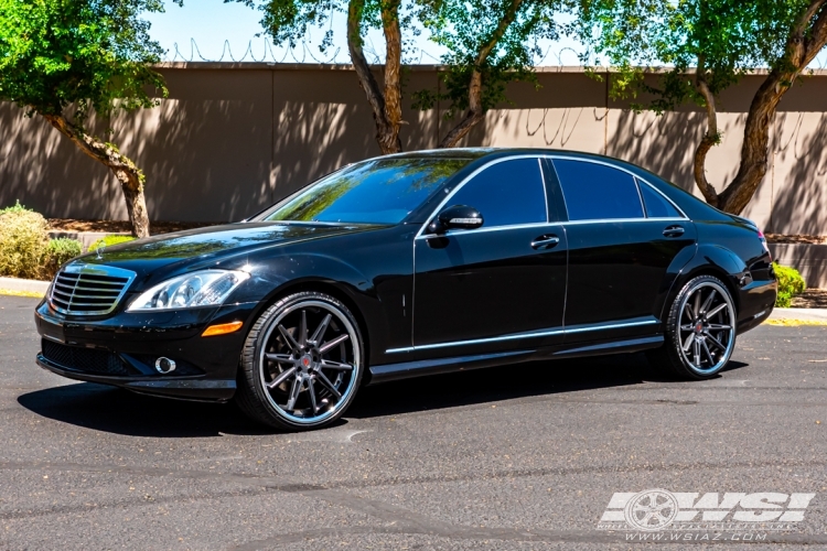 2007 Mercedes-Benz S-Class with 22" Ferrada CM2 in Matte Graphite (Chrome Lip) wheels