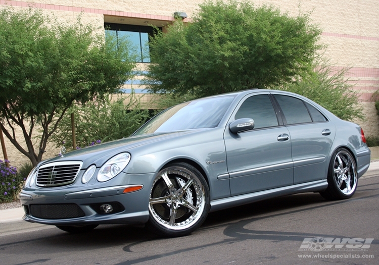 2005 Mercedes-Benz E-Class with 20" Gianelle Spezia-5 in Chrome wheels